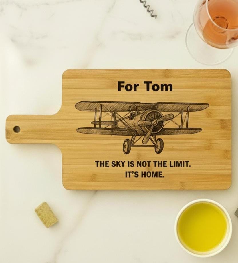 Personalized aviation cutting board made of acacia or bamboo with engraved pilot design, perfect for gift or kitchen use.